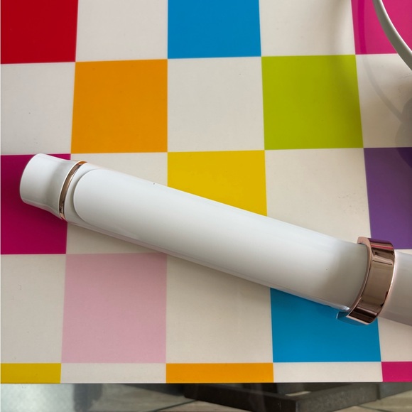 T3 SINGLE PASS EXTRA LONG BARREL CURLING IRON - Picture 2 of 3